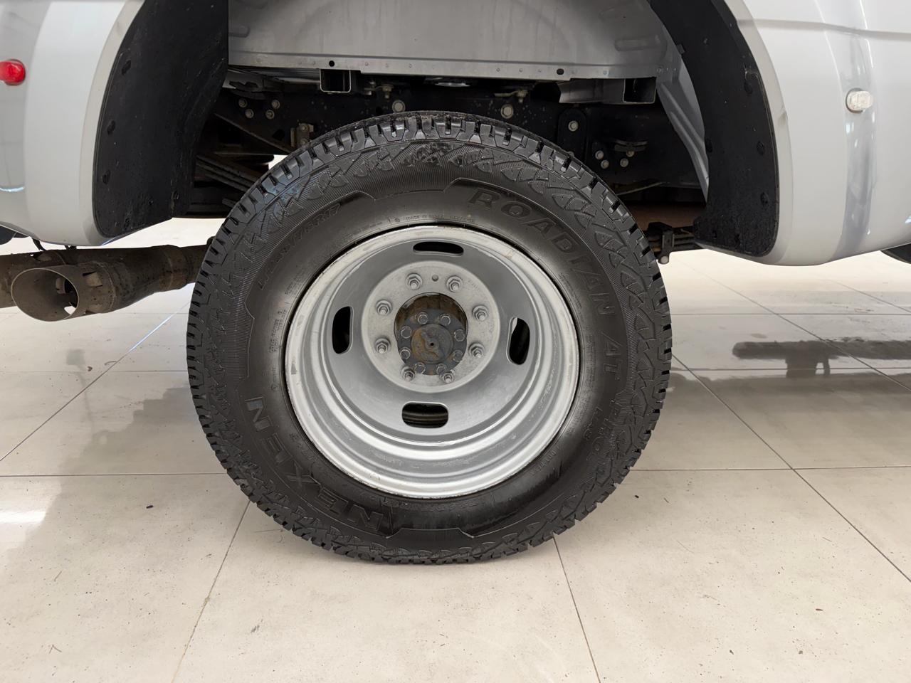 Ford Super Duty F-350 DRW 4WD Crew Cab 172" XLT 2023