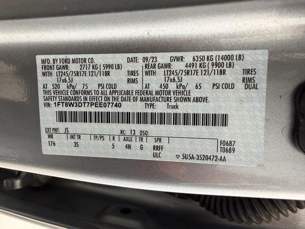 Ford Super Duty F-350 DRW 4WD Crew Cab 172" XLT 2023
