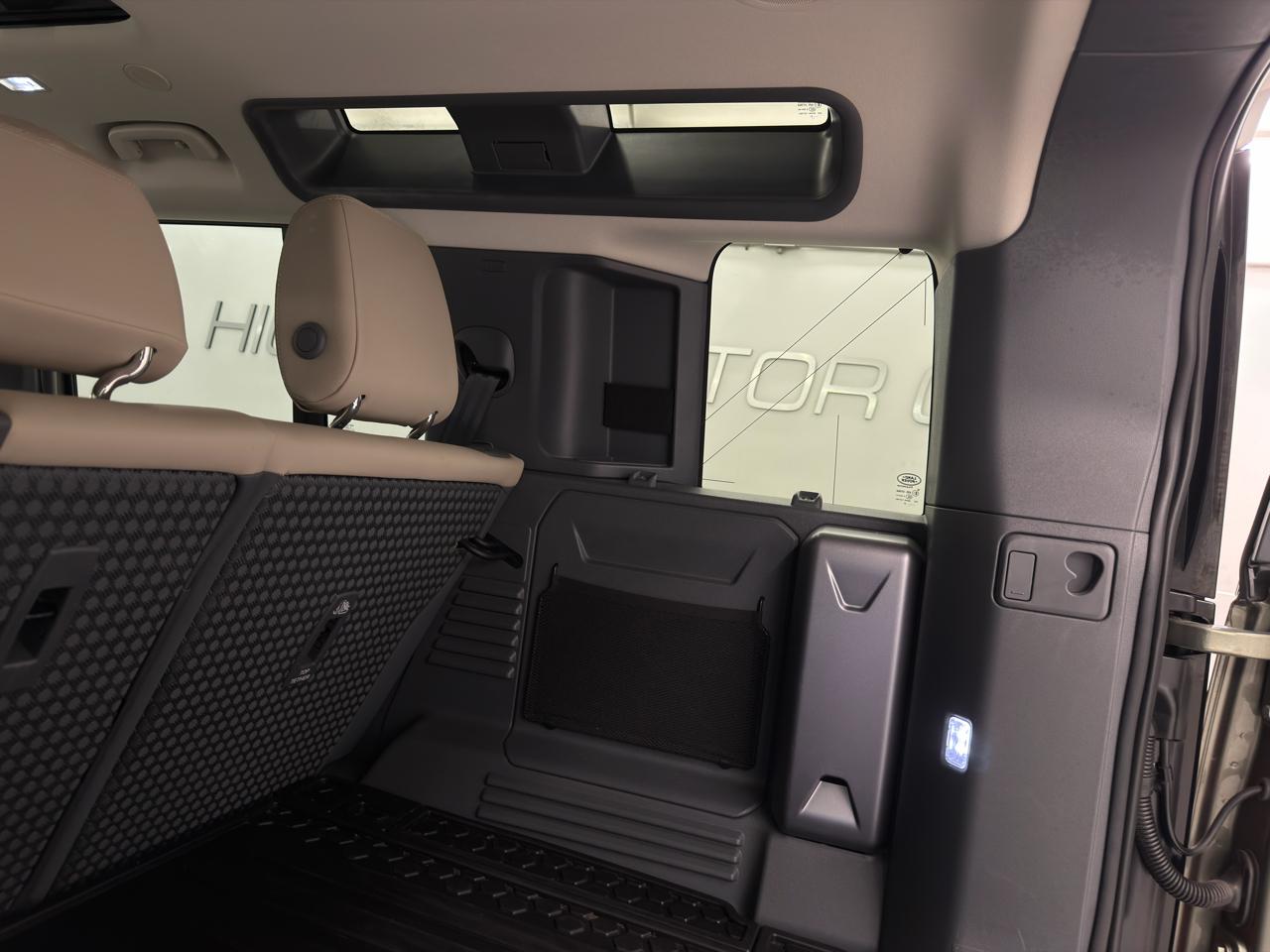 Land Rover Defender P400 110 HSE 2022