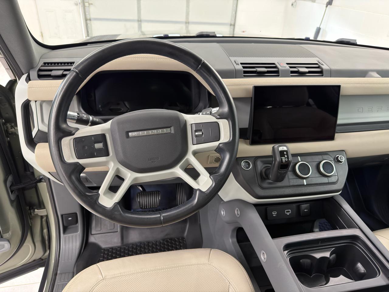 Land Rover Defender P400 110 HSE 2022
