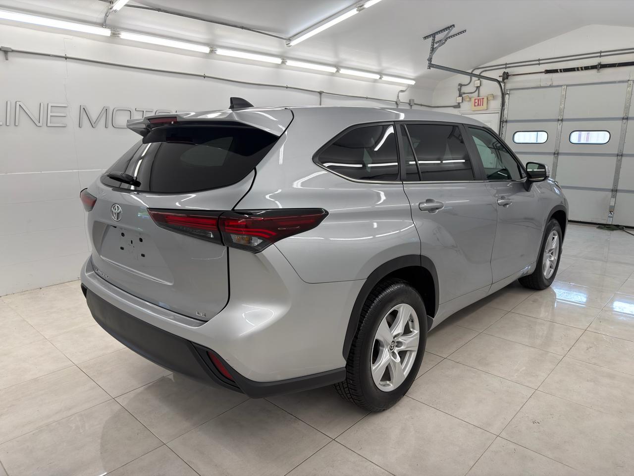 Toyota Highlander LE 2024