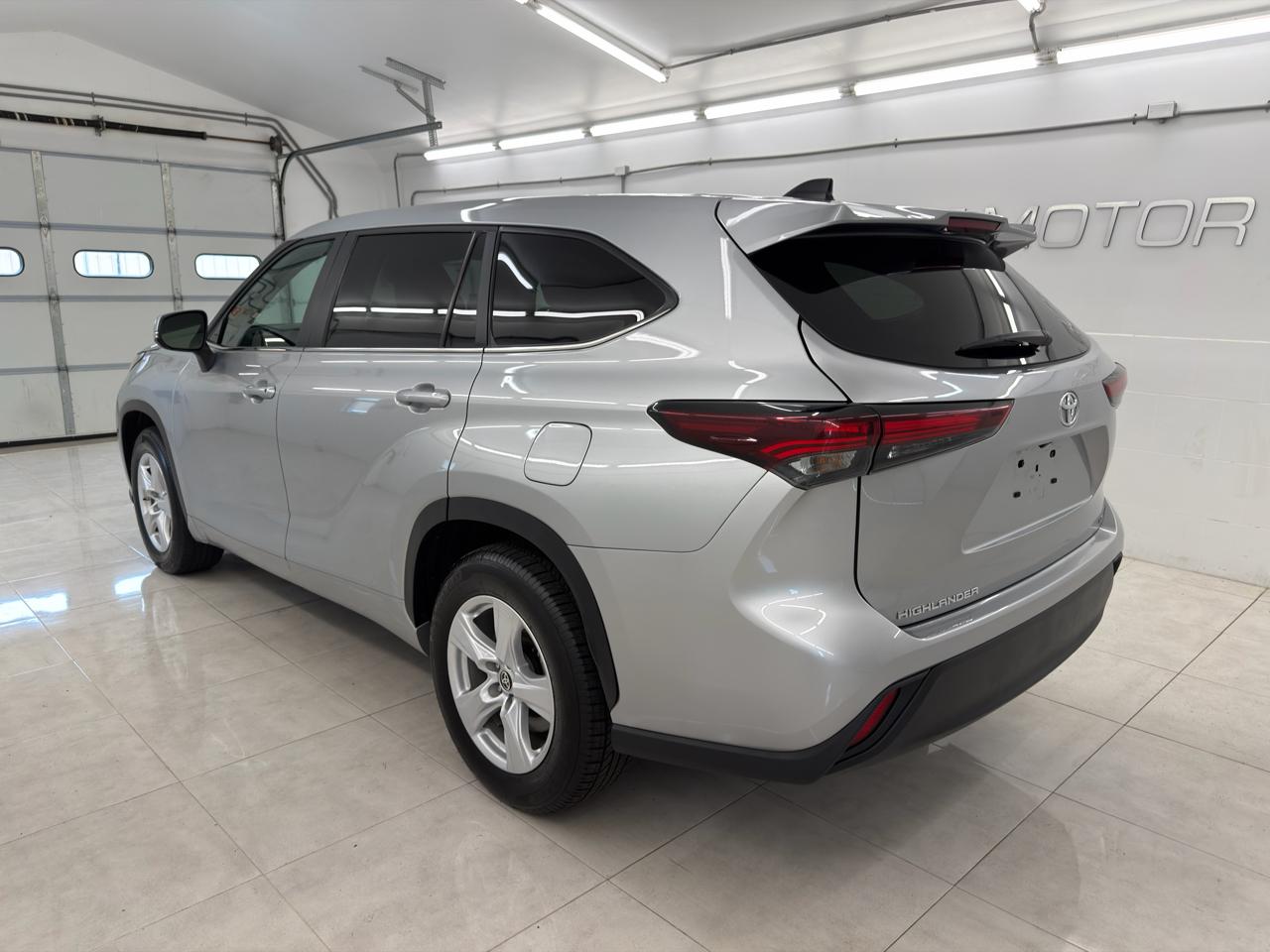 Toyota Highlander LE 2024