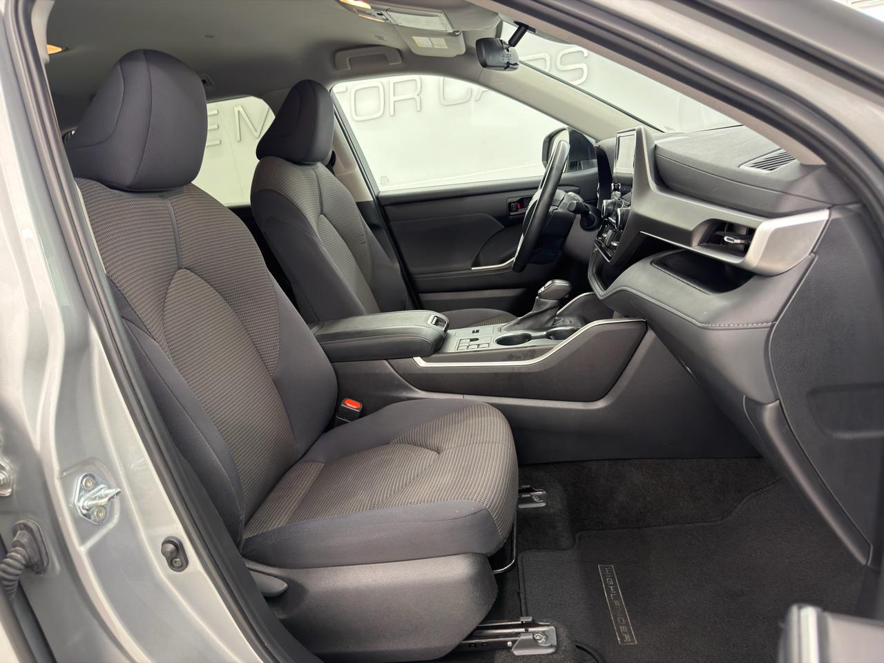 Toyota Highlander LE 2024