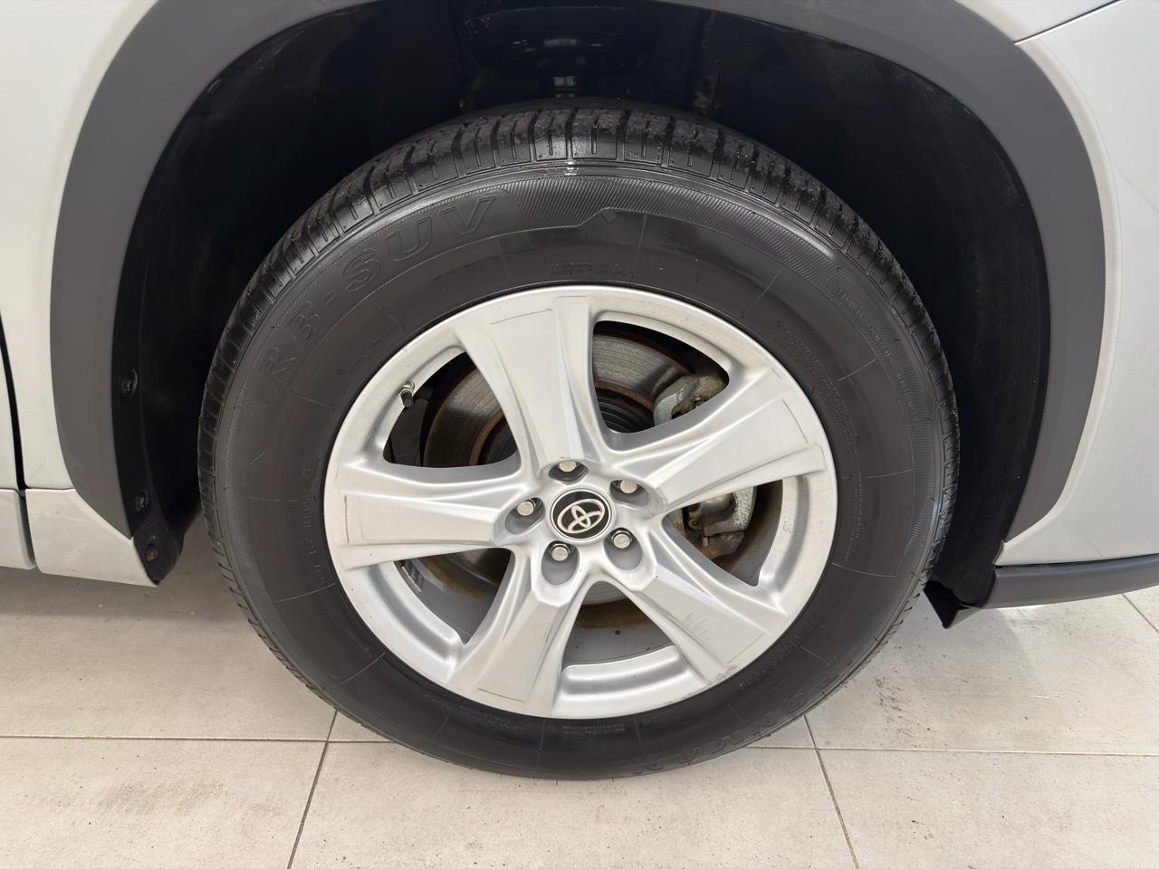 Toyota Highlander LE 2024