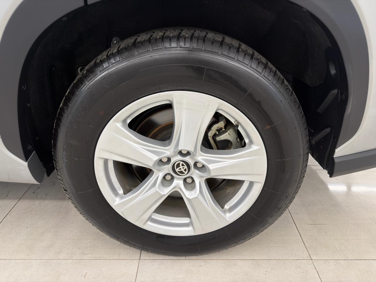 Toyota Highlander LE 2024