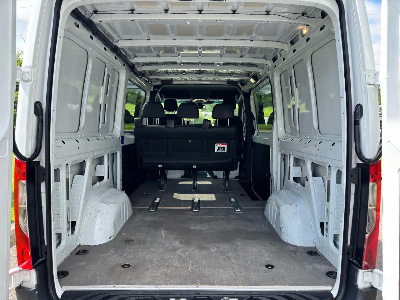 Mercedes-Benz Sprinter Van 1500 Standard Roof I4 144" RWD 2019