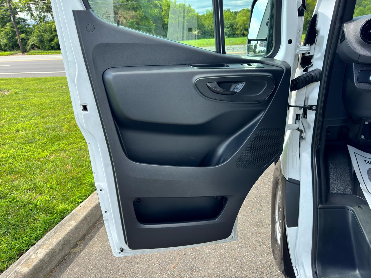 Mercedes-Benz Sprinter Van 1500 Standard Roof I4 144" RWD 2019