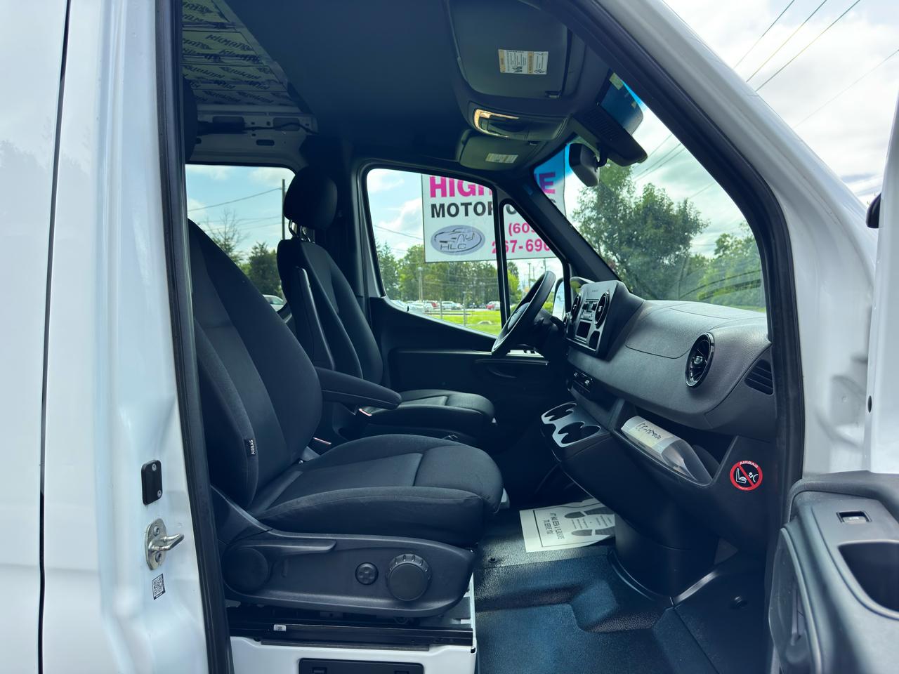 Mercedes-Benz Sprinter Van 1500 Standard Roof I4 144" RWD 2019