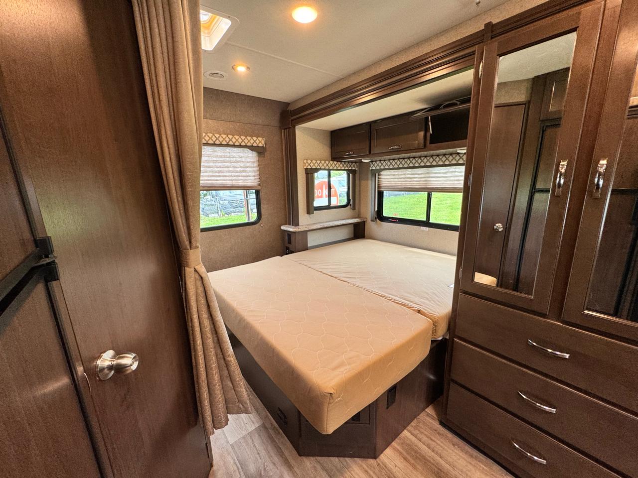 Thor Motor Coach Freedom Elite  2020