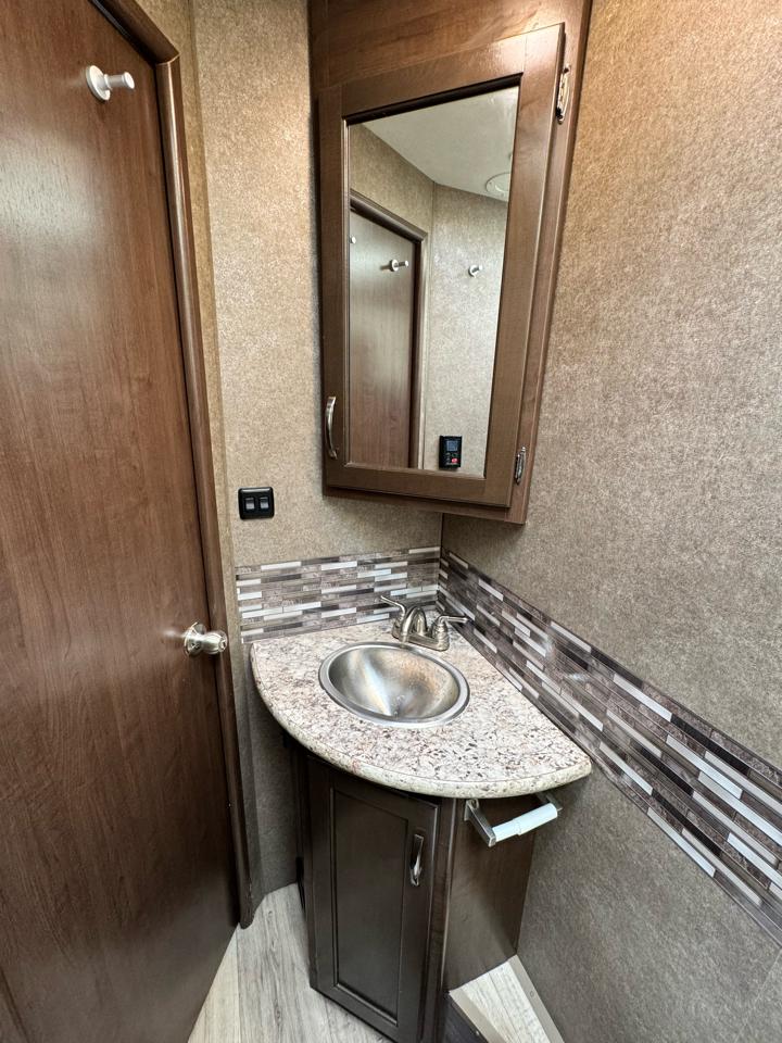 Thor Motor Coach Freedom Elite  2020