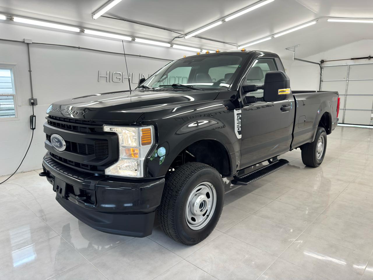 Ford Super Duty F-250 SRW XLT 4WD Reg Cab 8' Box 2022
