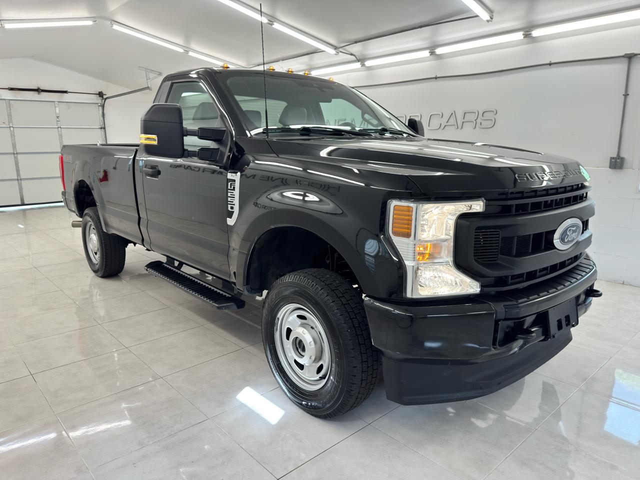 Ford Super Duty F-250 SRW XLT 4WD Reg Cab 8' Box 2022