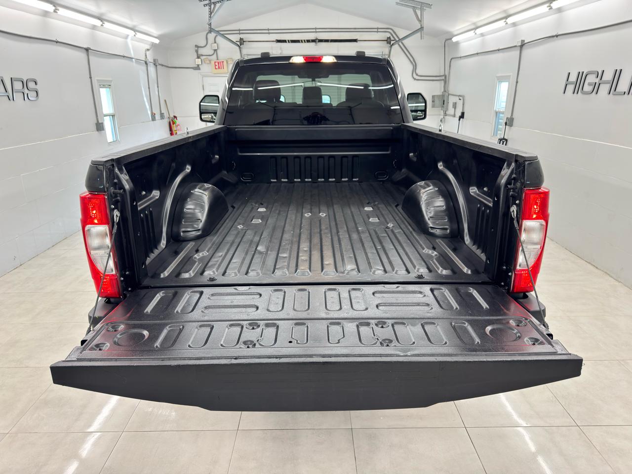 Ford Super Duty F-250 SRW XLT 4WD Reg Cab 8' Box 2022