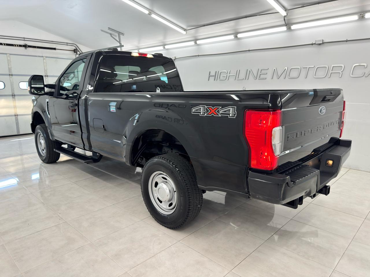 Ford Super Duty F-250 SRW XLT 4WD Reg Cab 8' Box 2022