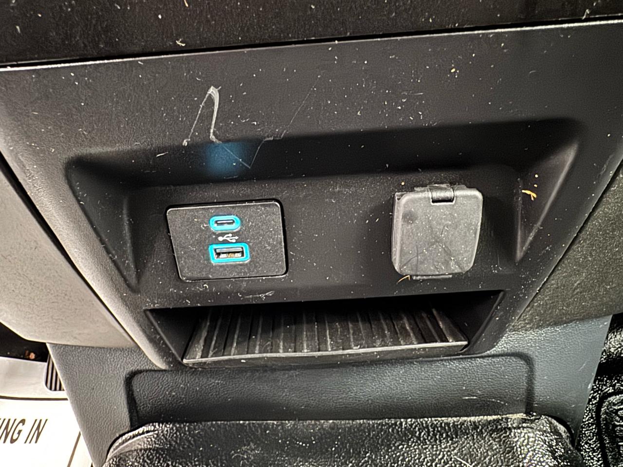 Ford Super Duty F-250 SRW XLT 4WD Reg Cab 8' Box 2022