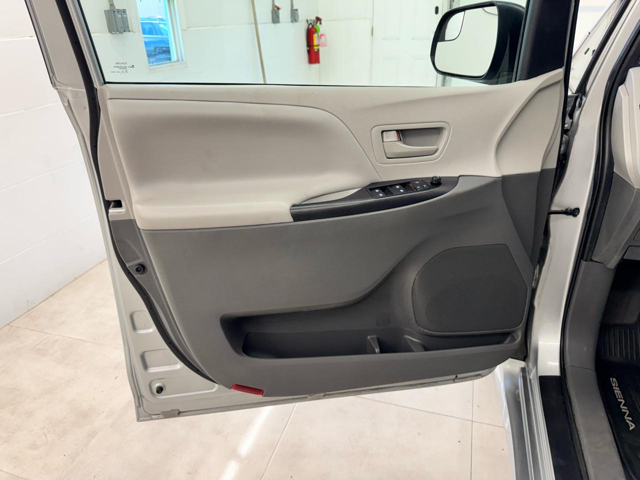 Toyota Sienna L FWD 7-Passenger (Natl) 2020