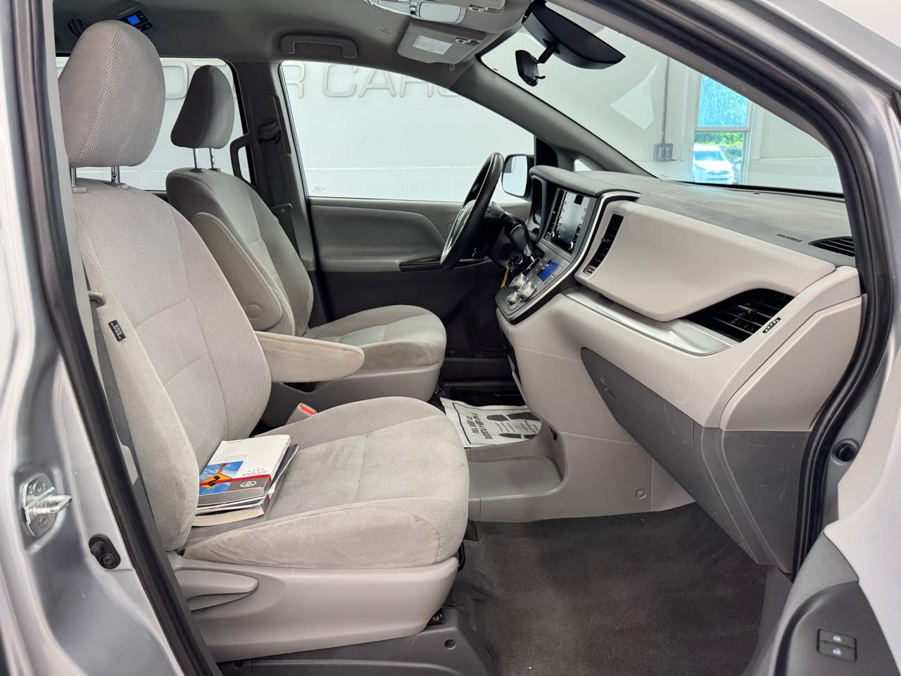 Toyota Sienna L FWD 7-Passenger (Natl) 2020