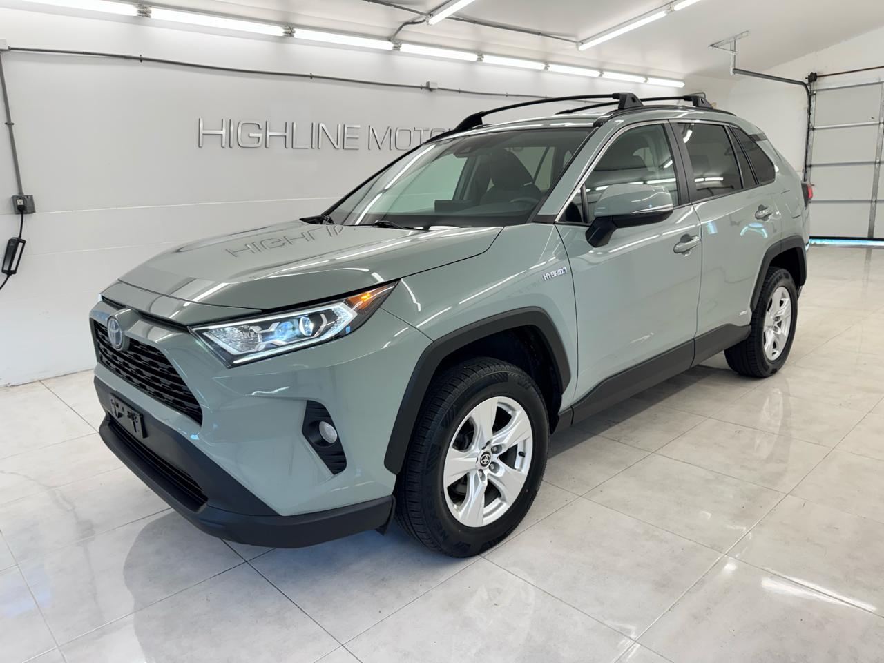 Toyota RAV4 Hybrid XLE AWD (Natl) 2021