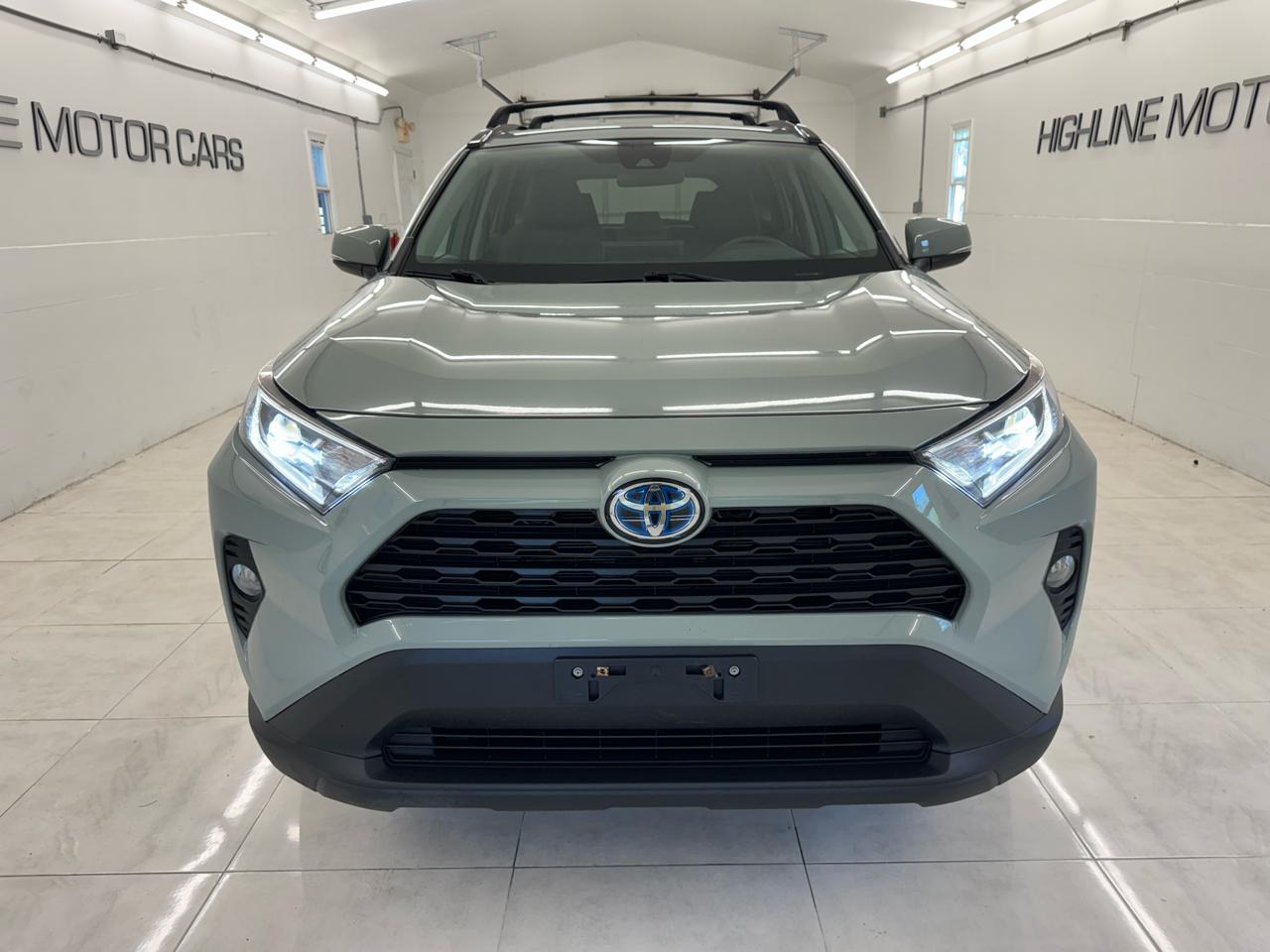 Toyota RAV4 Hybrid XLE AWD (Natl) 2021