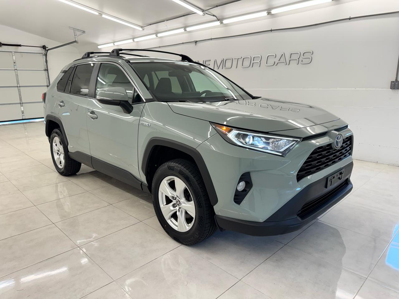 Toyota RAV4 Hybrid XLE AWD (Natl) 2021