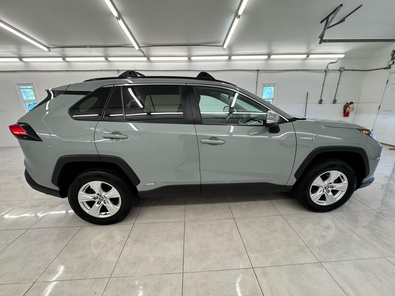 Toyota RAV4 Hybrid XLE AWD (Natl) 2021