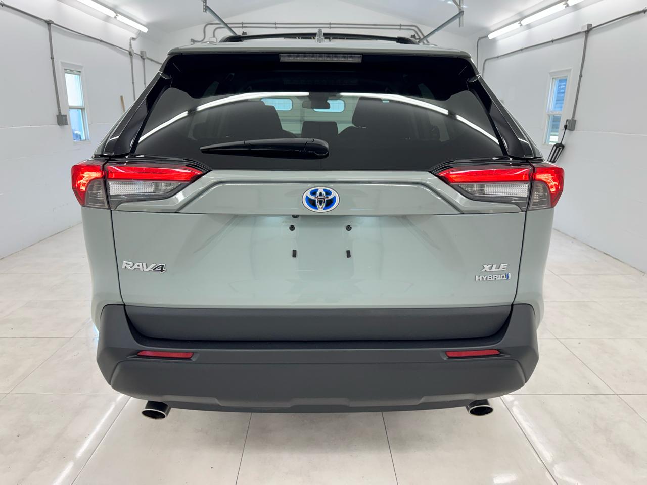 Toyota RAV4 Hybrid XLE AWD (Natl) 2021