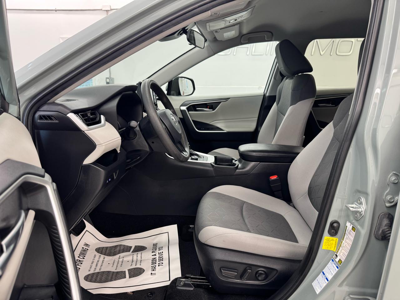 Toyota RAV4 Hybrid XLE AWD (Natl) 2021