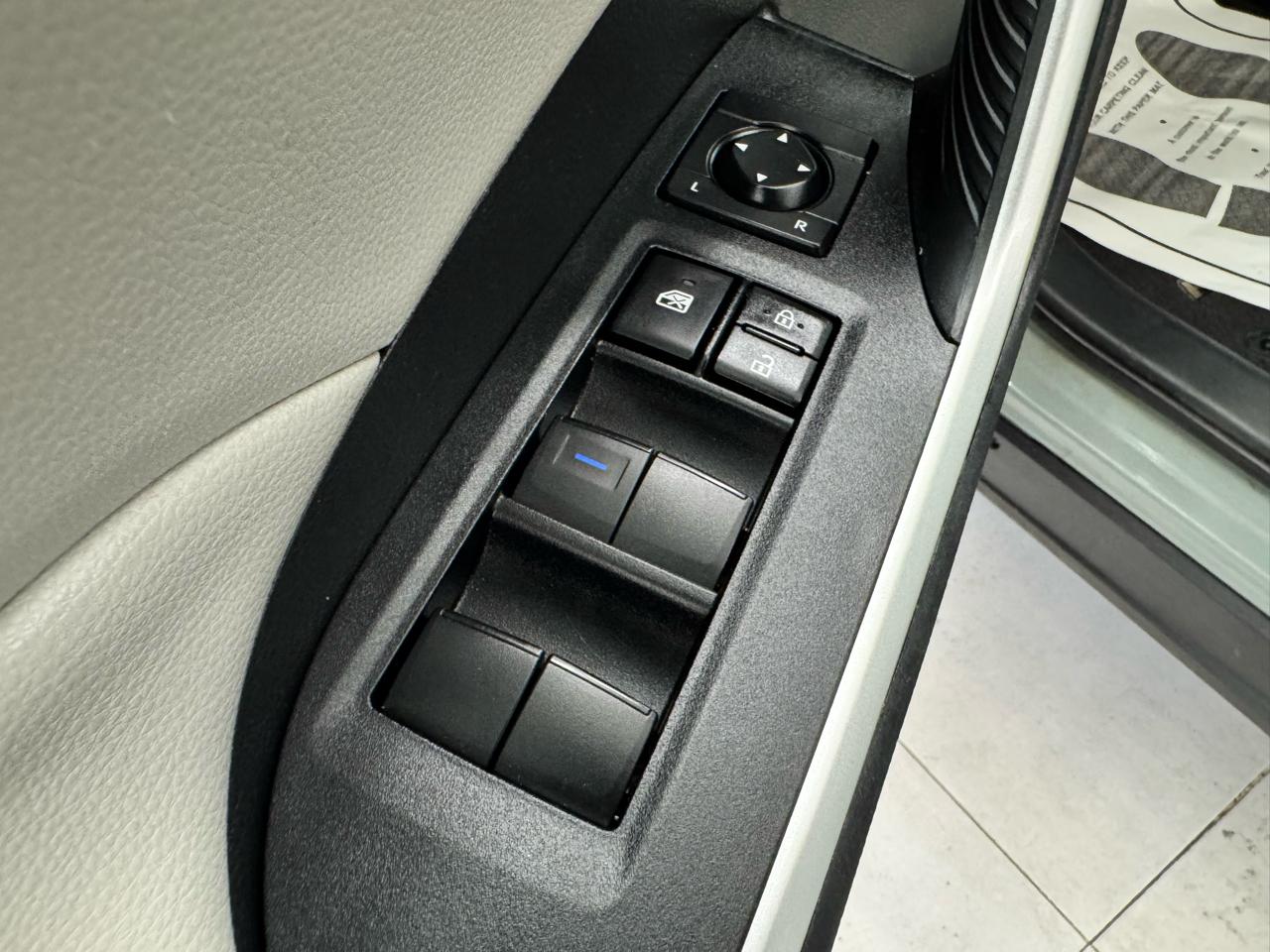 Toyota RAV4 Hybrid XLE AWD (Natl) 2021