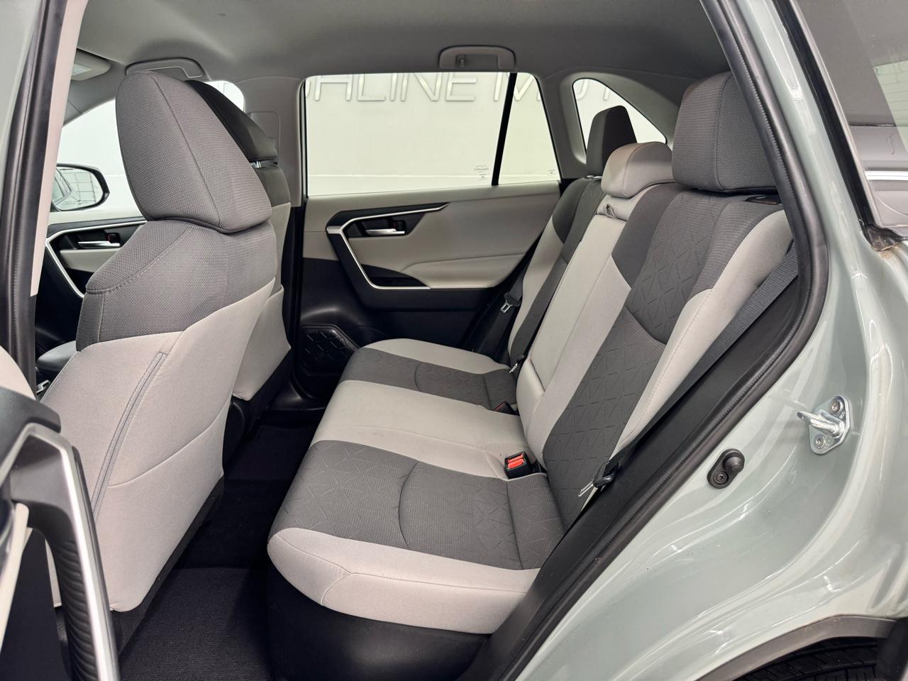 Toyota RAV4 Hybrid XLE AWD (Natl) 2021