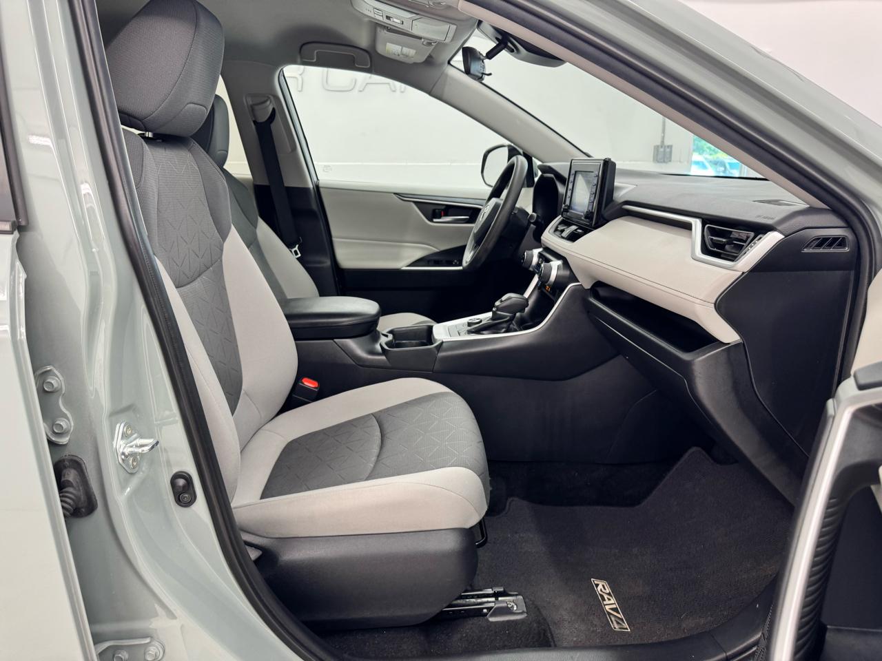 Toyota RAV4 Hybrid XLE AWD (Natl) 2021