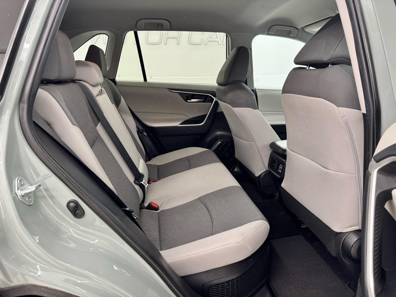 Toyota RAV4 Hybrid XLE AWD (Natl) 2021
