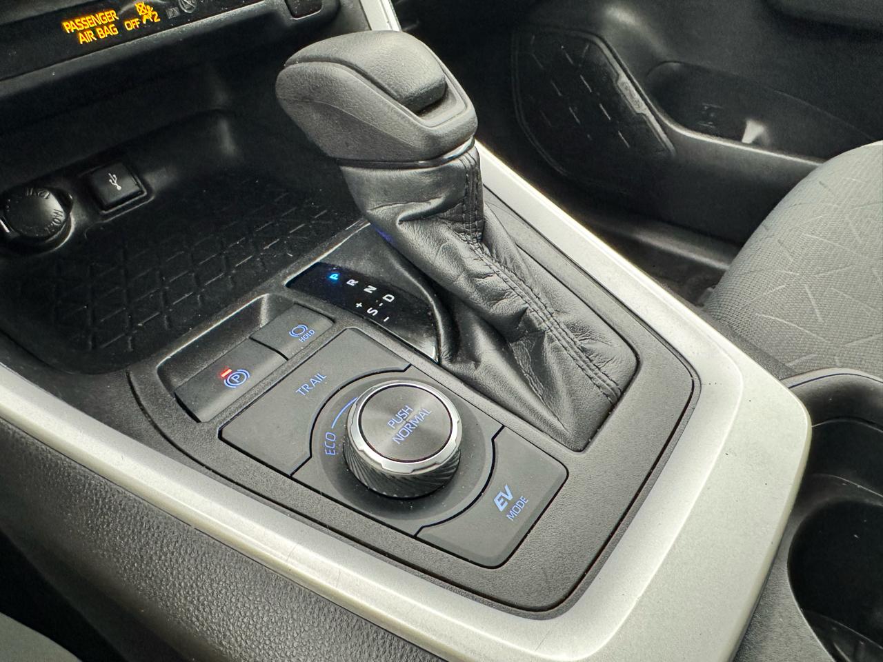 Toyota RAV4 Hybrid XLE AWD (Natl) 2021