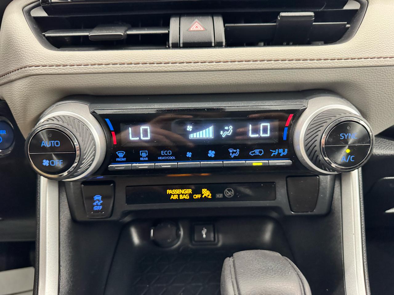 Toyota RAV4 Hybrid XLE AWD (Natl) 2021