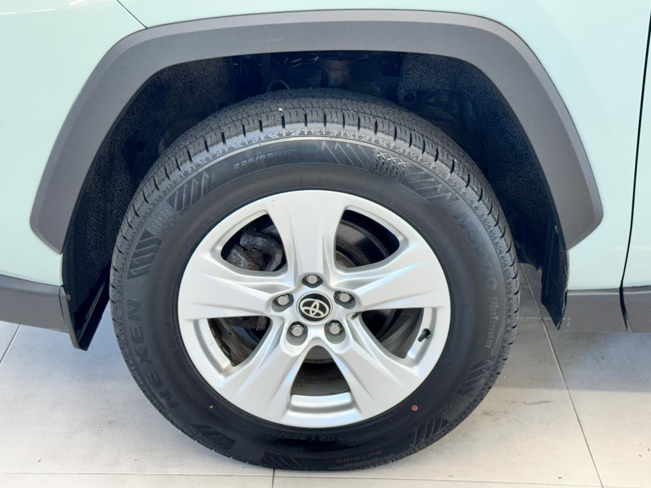 Toyota RAV4 Hybrid XLE AWD (Natl) 2021