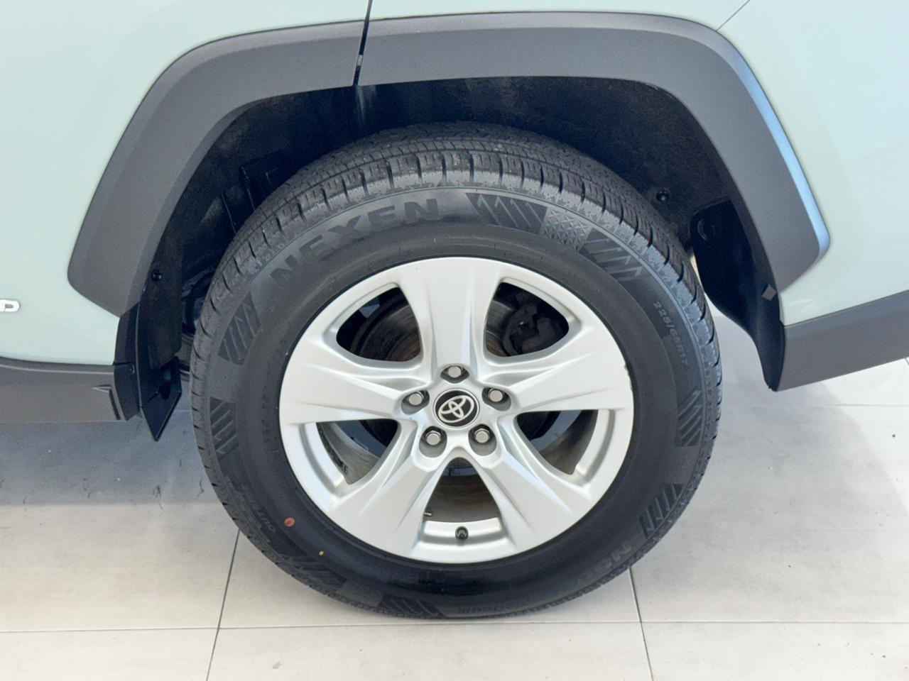 Toyota RAV4 Hybrid XLE AWD (Natl) 2021