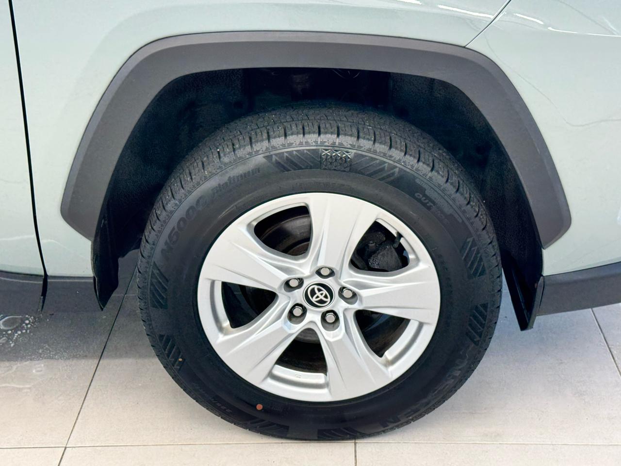 Toyota RAV4 Hybrid XLE AWD (Natl) 2021
