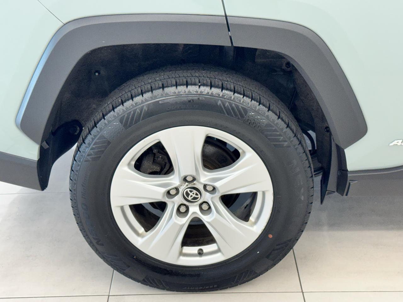 Toyota RAV4 Hybrid XLE AWD (Natl) 2021