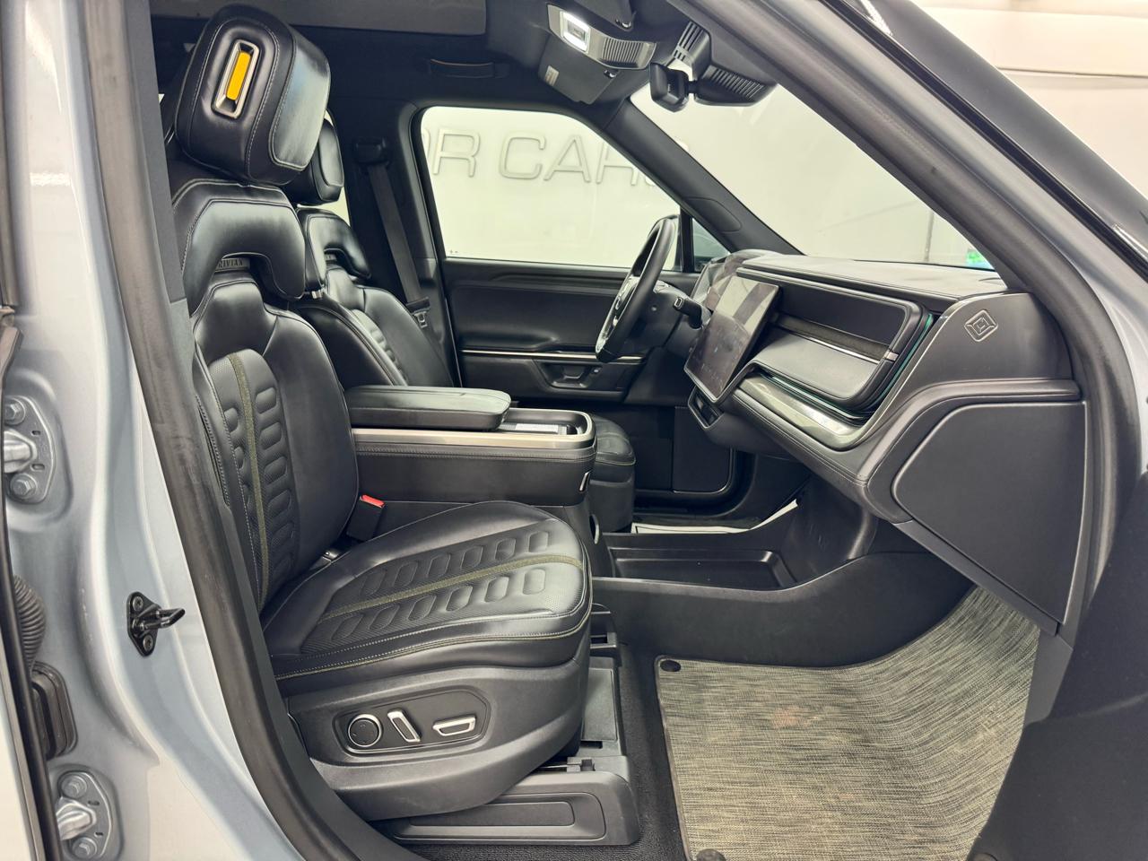 Rivian R1T Adventure Dual-Motor Max Pack 2025
