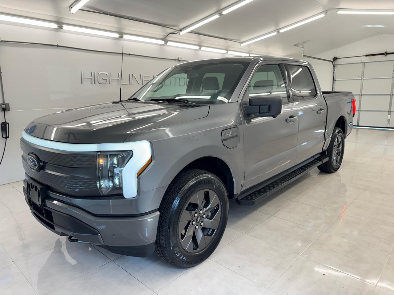 Ford F-150 Lightning Platinum 4WD SuperCrew 5.5' Box 2023