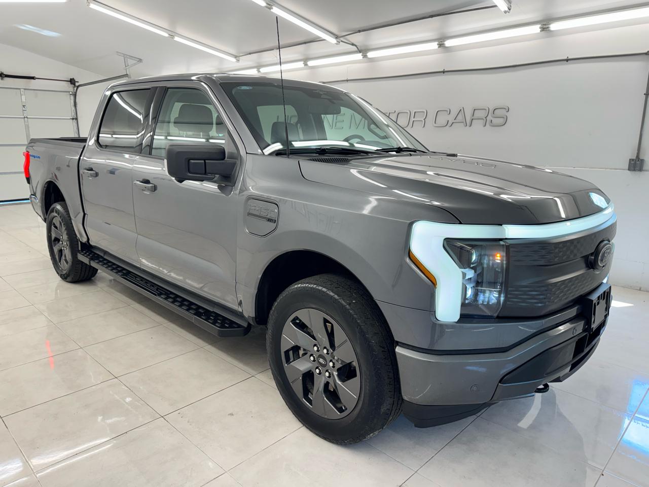 Ford F-150 Lightning Platinum 4WD SuperCrew 5.5' Box 2023