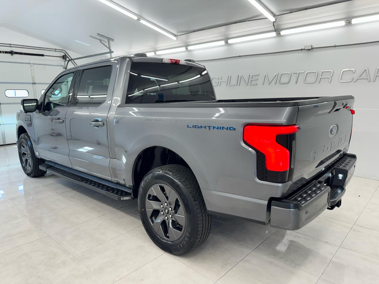 Ford F-150 Lightning Platinum 4WD SuperCrew 5.5' Box 2023