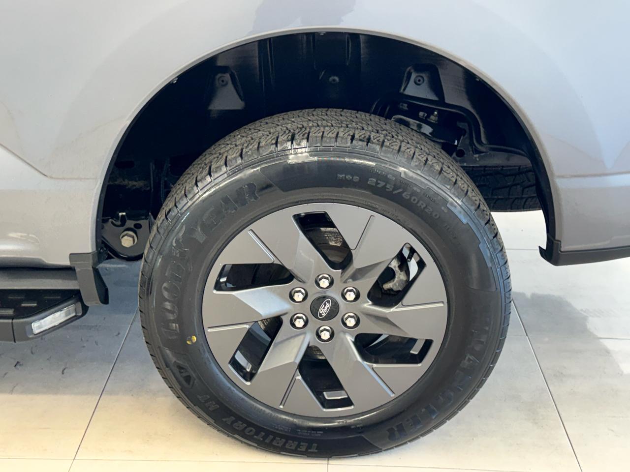 Ford F-150 Lightning Platinum 4WD SuperCrew 5.5' Box 2023