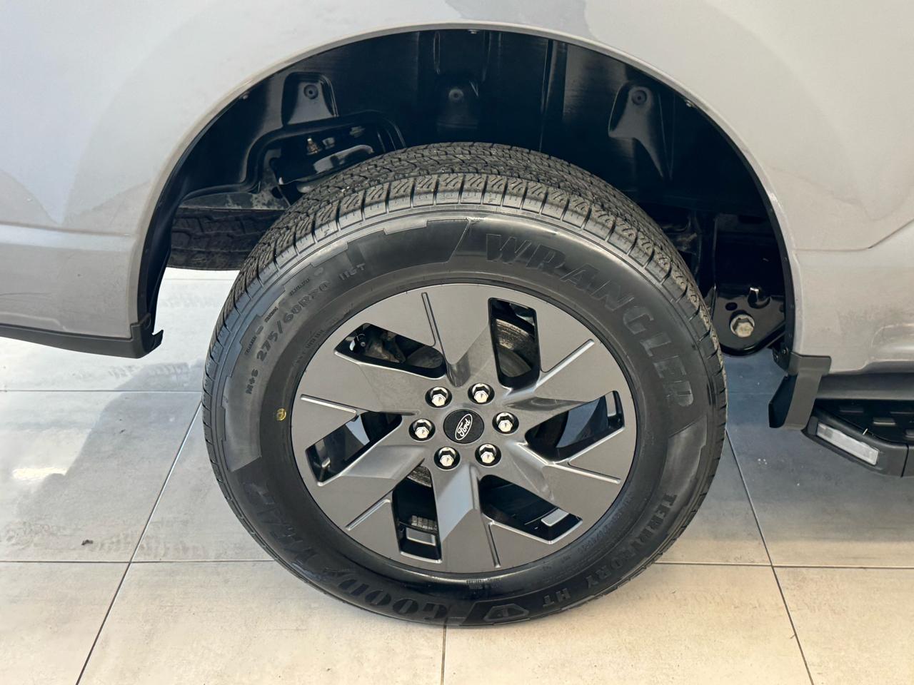 Ford F-150 Lightning Platinum 4WD SuperCrew 5.5' Box 2023