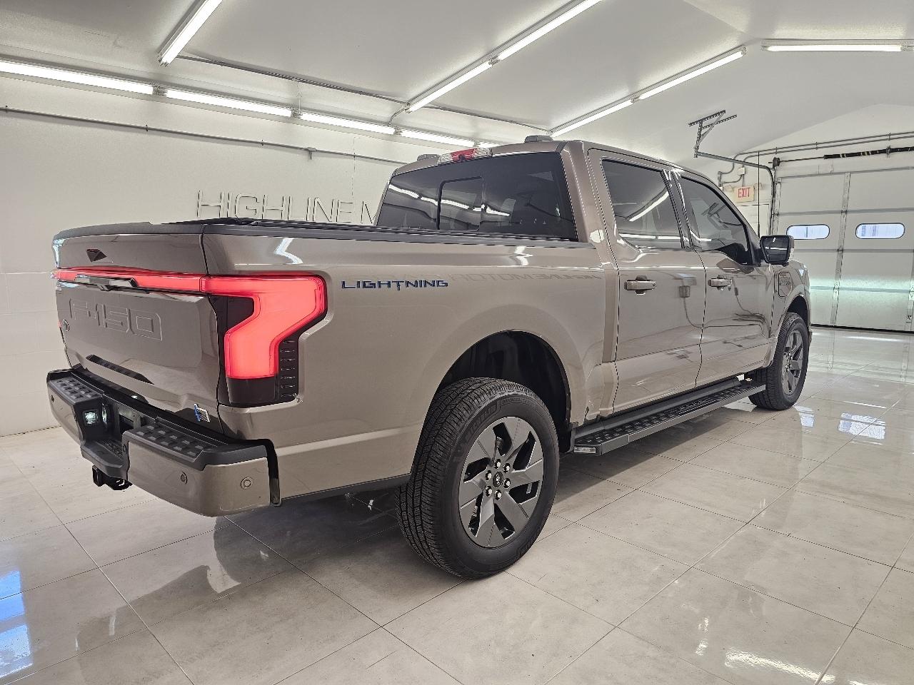 Ford F-150 Lightning Platinum 4WD SuperCrew 5.5' Box 2023