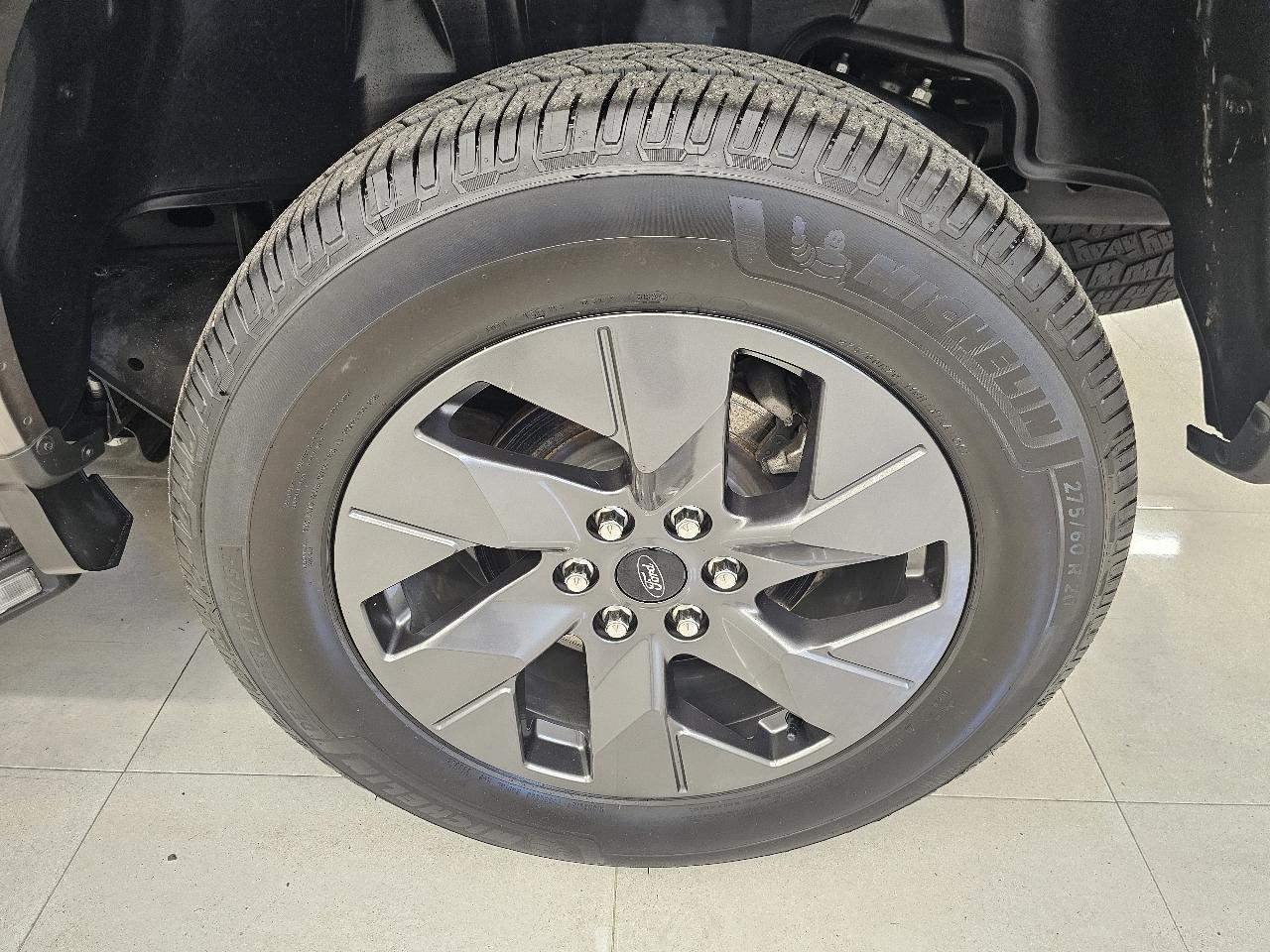 Ford F-150 Lightning Platinum 4WD SuperCrew 5.5' Box 2023