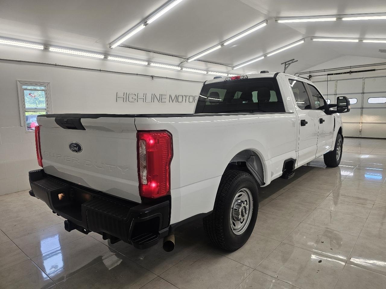 Ford Super Duty F-250 SRW Lariat 2WD Crew Cab 8' Box 2022