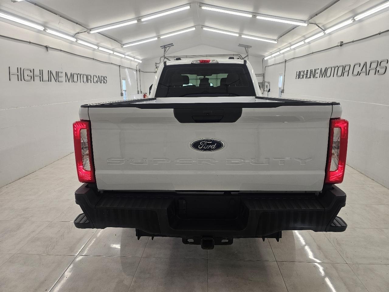 Ford Super Duty F-250 SRW Lariat 2WD Crew Cab 8' Box 2022