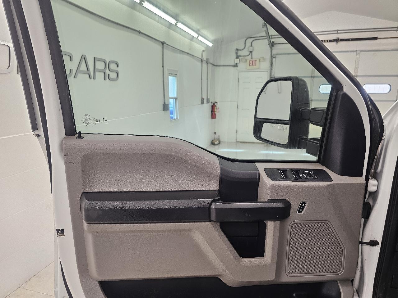 Ford Super Duty F-250 SRW Lariat 2WD Crew Cab 8' Box 2022