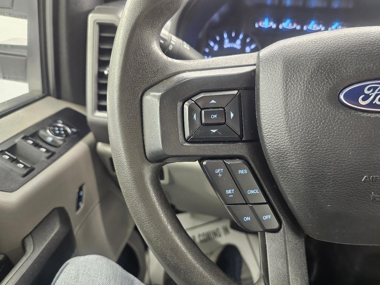 Ford Super Duty F-250 SRW Lariat 2WD Crew Cab 8' Box 2022