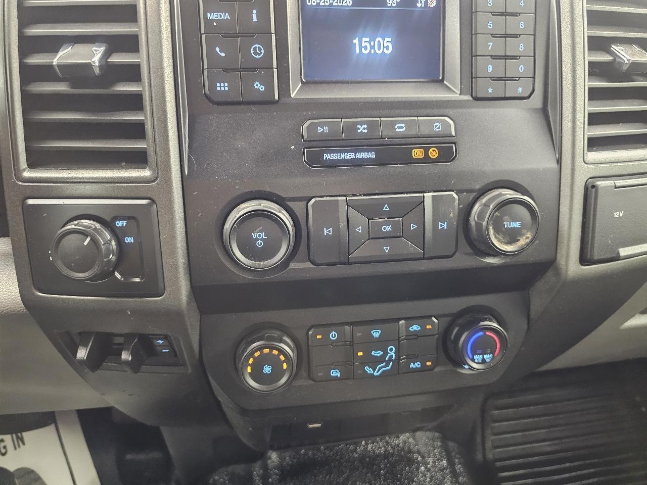 Ford Super Duty F-250 SRW Lariat 2WD Crew Cab 8' Box 2022